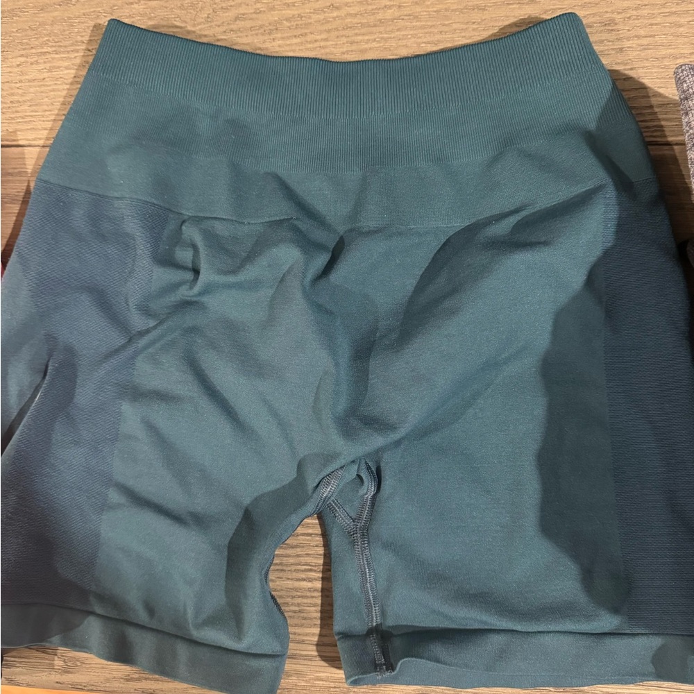 Excellent condition like new size medium Alphalete amplify